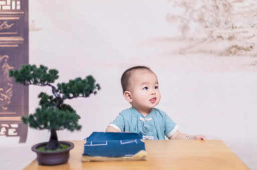 滦南怀孕肚子中间凹两边凸